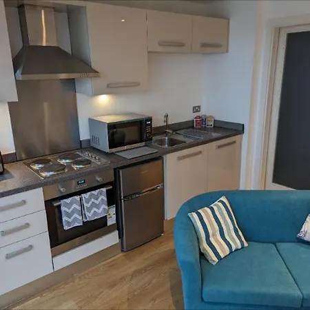 Beautiful 1 Bed In By Yorksha 利兹