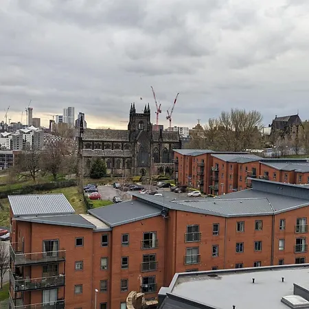 Beautiful 1 Bed In By Yorksha Apartment *