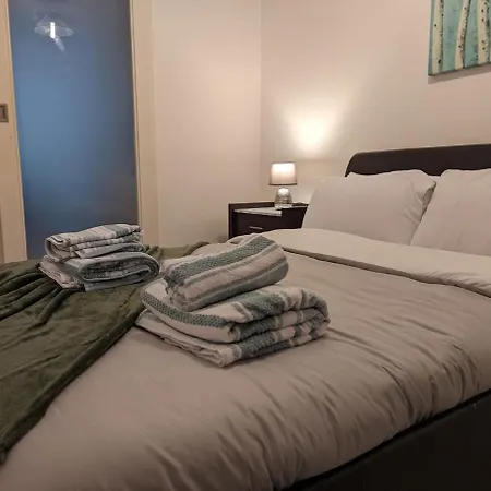 Beautiful 1 Bed In By Yorksha Apartment *
