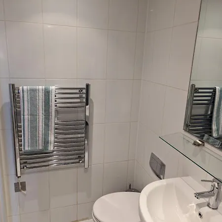 Beautiful 1 Bed In By Yorksha ليدز
