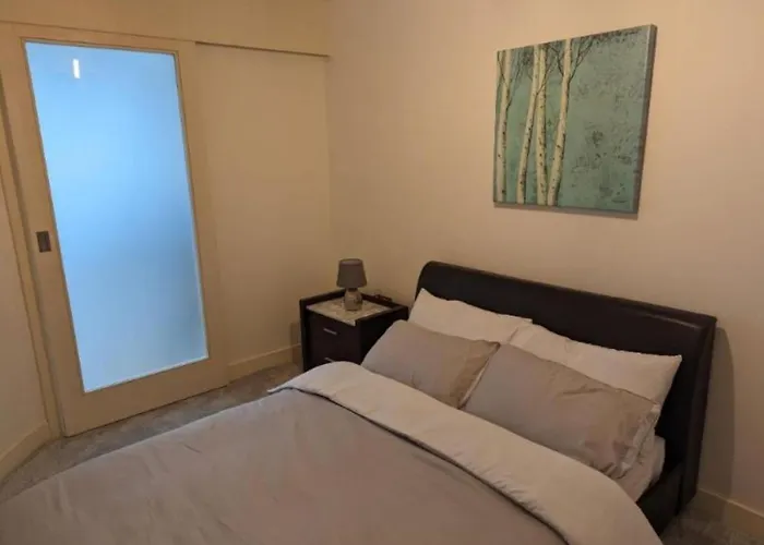 Beautiful 1 Bed In By Yorksha *